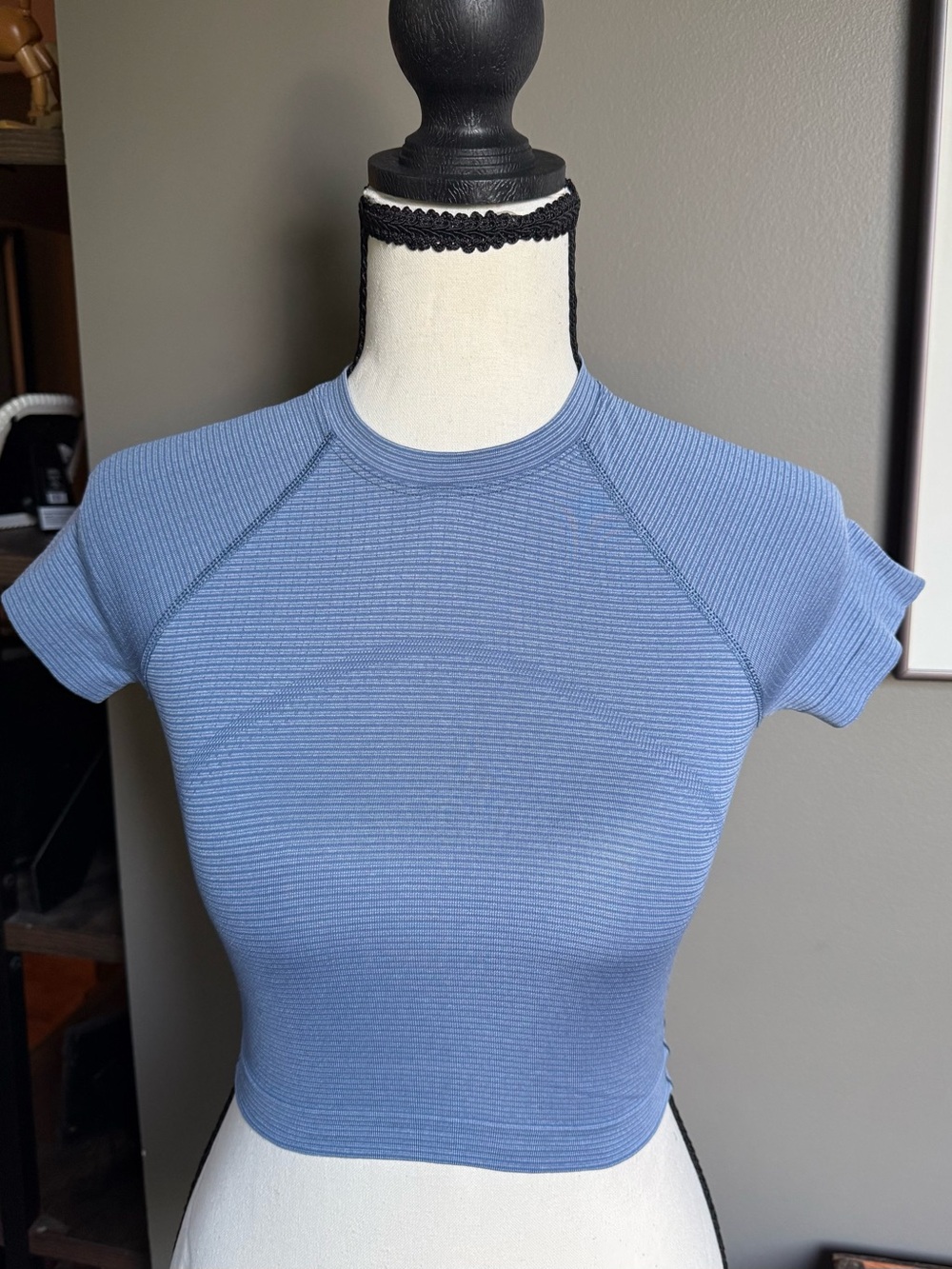 Lululemon Ribbed Seamless Cropped Short Sleeve Top Blue Size 0